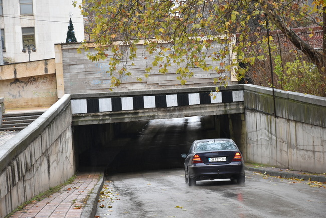 Община Ловеч: Сложиха допълнителна пътна маркировка на подлез в Ловеч