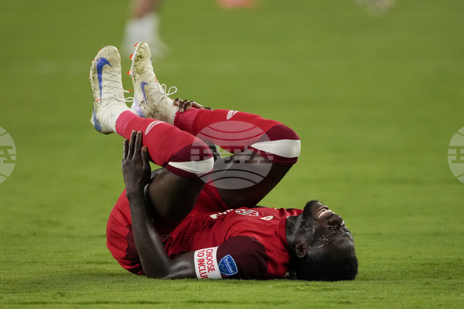 В Реал Мадрид не са доволни от комуникацията с агента на Алфонсо Дейвис