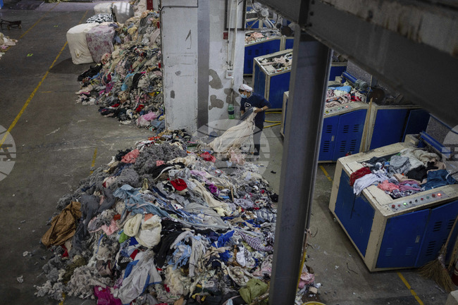 ЕС ще въведе нови правила за намаляване на хранителните и текстилните отпадъци