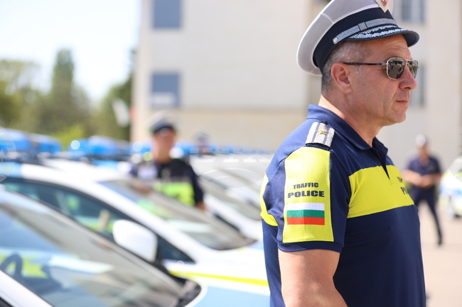 Предвижда се обществена поръчка за 15 200 "боди камери" и видеорегистратори, посочва министър Даниел Митов