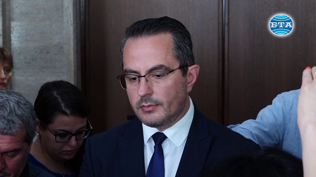 „Възраждане“ и „Има такъв народ“ внасят предложение парламентът да свика референдум за запазване на българския лев