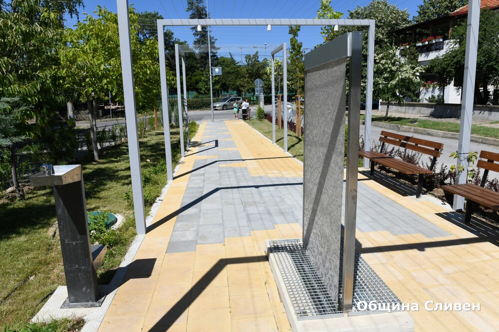 Повече зеленина и места за отдих по облагородената „алея на розите“ в Сливен
