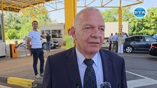 Изграждането на нови мостове между България и Румъния не е въпрос толкова на пари, а на политическа воля, каза посланик Радко Влайков