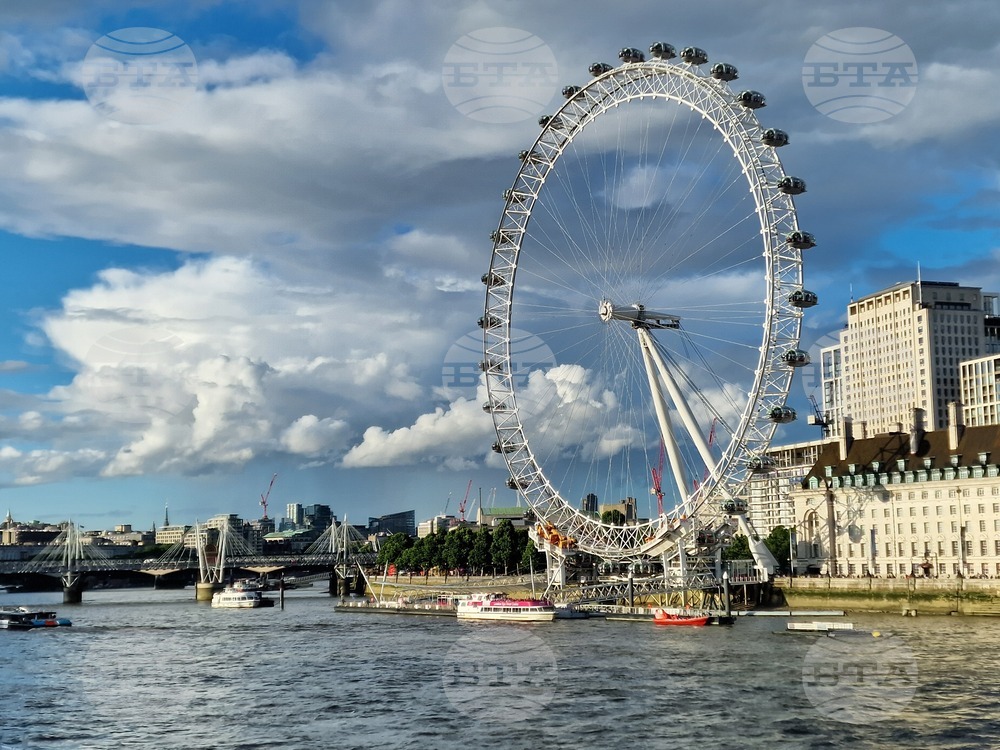 Двама британски затворници се издирват, след като бяха освободени по погрешка от затвор в Лондон