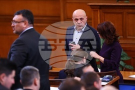 Парламент - извънредно заседание