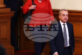 Парламент - извънредно заседание