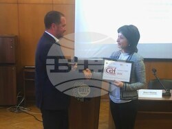 Снимка: Община Сливен - Община Сливен получи сертификат за управление на качеството и висока оценка за публичността 