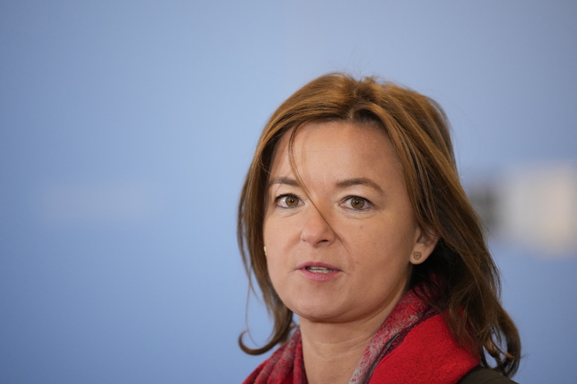 Словенският външен министър почете паметта на загинали войници при посещение в Лвов