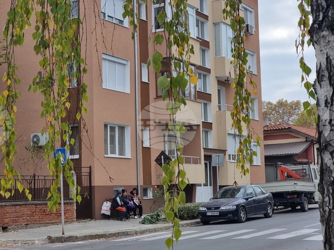 Сключени са договорите за саниране на два жилищни блока в Елхово