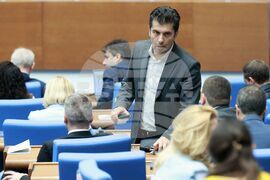 Парламент - заседание - Кирил Петков