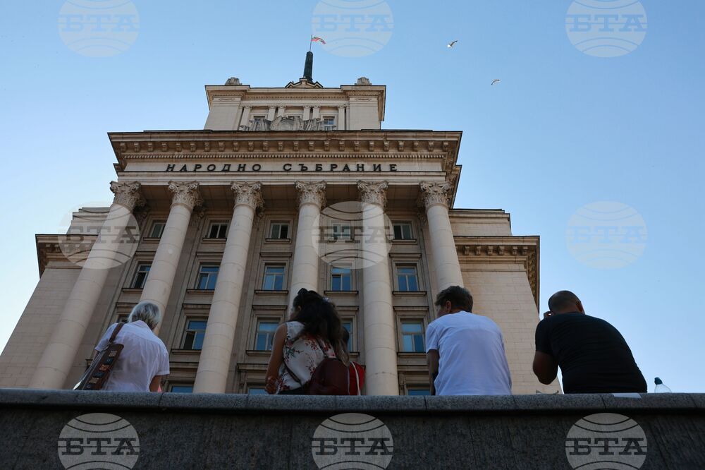 Представители на политически сили в парламента оставиха без отговор или коментираха лаконично евентуалния бъдещ кабинет преди връчването на мандата