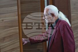 Парламент - заседание - Етиен Леви