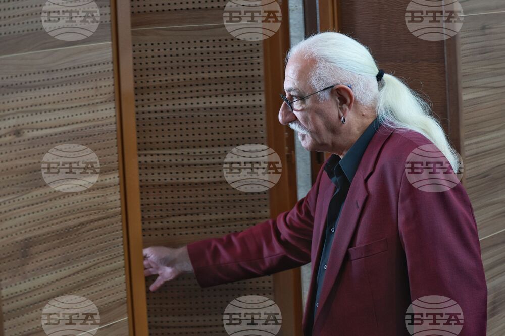 Парламент - заседание - Етиен Леви