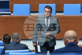 Парламент - заседание - Хюсни Адем