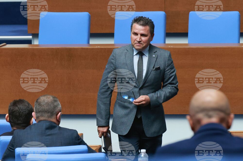 Парламент - заседание - Хюсни Адем