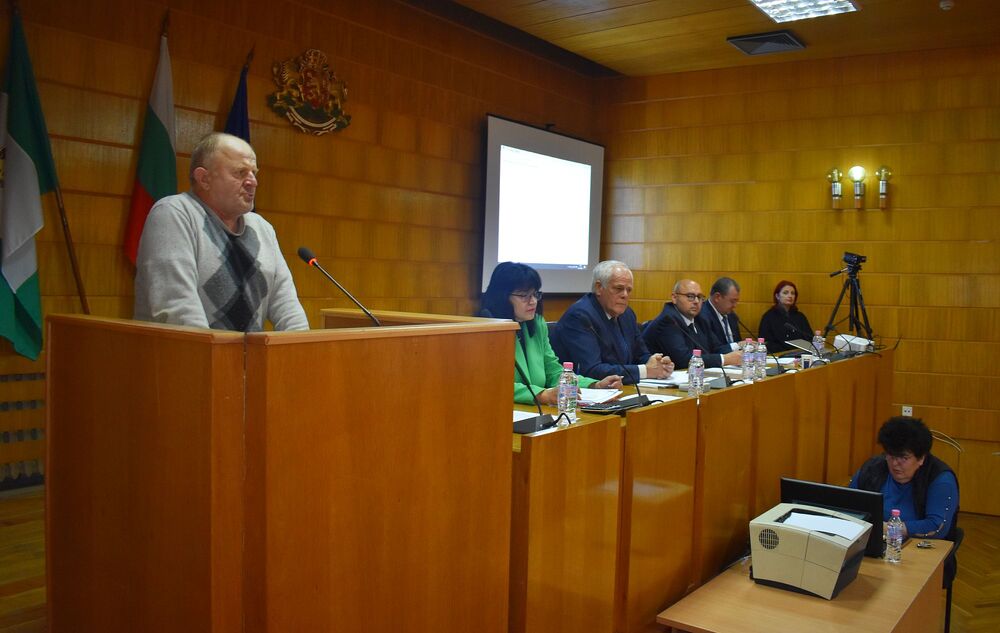 15 докладни записки приеха общинските съветници на ноемврийската сесия на местния парламент