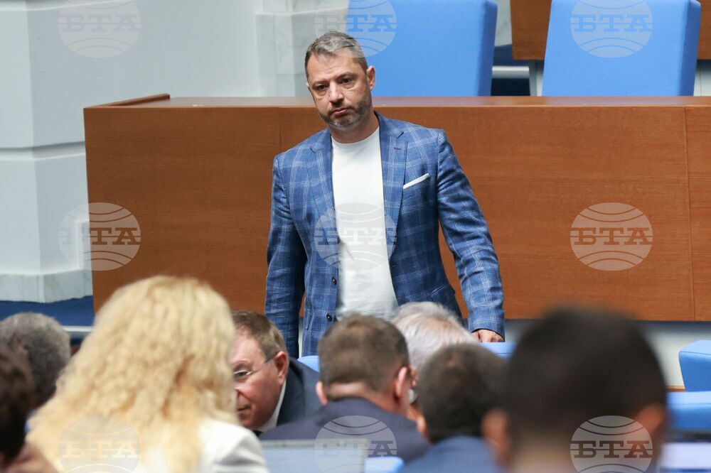 Парламент - заседание - Делян Добрев