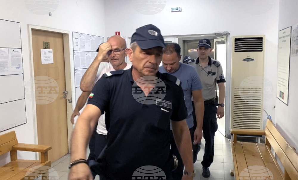 При закрити врата ще се гледа мярката за неотклонение на лекарите, задържани за документна измама в Пловдив