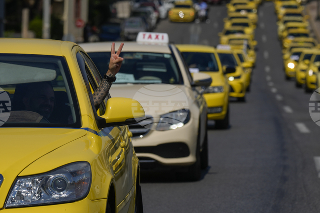 Таксиметрови шофьори ще стачкуват утре в Атина