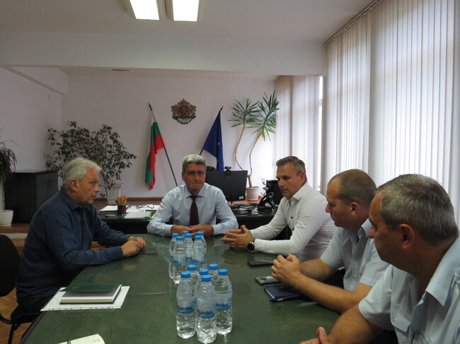 Областна администрация Шумен: Работна среща на областния управител Бейнур Ахмед с ръководството на ОД на МВР