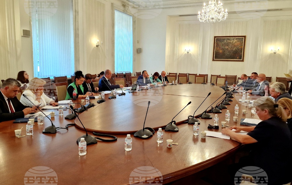 Парламент - Временна комисия - Мартин Божанов - Петьо Петров - заседание