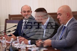 Парламент - Временна комисия - Мартин Божанов - Петьо Петров - заседание
