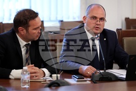 Парламент - Временна комисия - Мартин Божанов - Петьо Петров - заседание