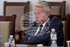 Парламент - Временна комисия - Мартин Божанов - Петьо Петров - заседание