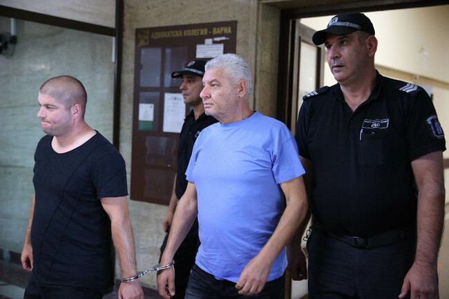 Апелативният съд във Варна задържа под стража обвинения за участие в организирана престъпна група кмет на Старо Оряхово