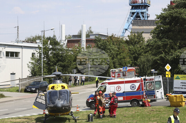 Двама души загинаха при отделяне на метан във въгледобивна мина в Полша