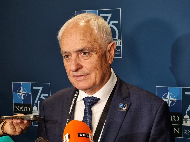 Defence Minister Zapryanov: Bulgaria Is Not Part of Conflict in Ukraine, Will Continue to Support "Victim"