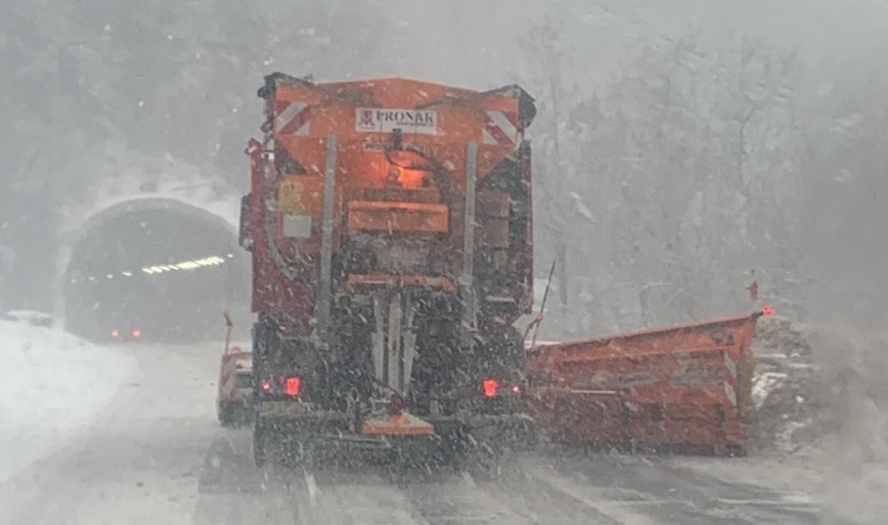 АПИ: Шофьорите да тръгват с автомобили, подготвени за зимни условия