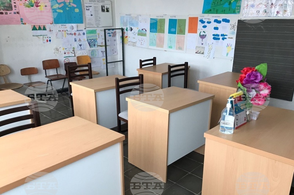 Класни стаи в селски училища в Албания бяха обновени по проект