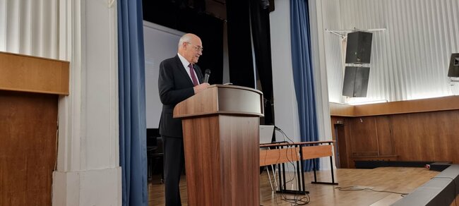 И при пълна либерализация на пазара, КЕВР ще продължи да определя регулираната цена за енергийно бедните потребители, каза Иван Иванов