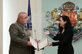 Вьоса Османи-Садриу - Валери Цолов - отличие