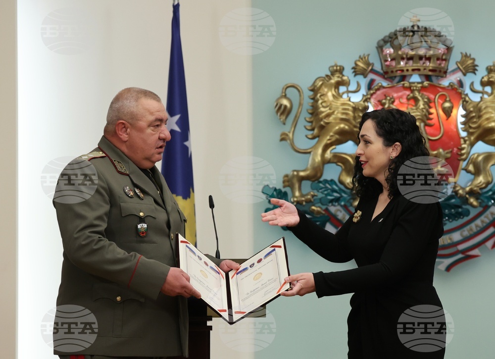 Вьоса Османи-Садриу - Валери Цолов - отличие
