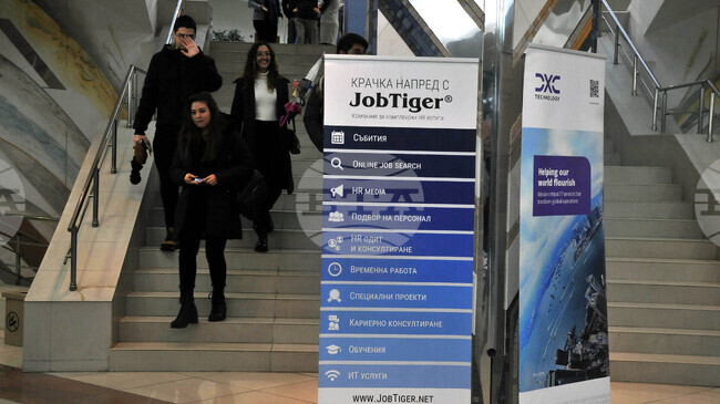 Обявите за работа у нас намаляват през юли с 12 процента на месечна база, отчита специализиран сайт