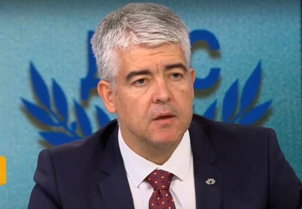 MRF Deputies Loyal to Honorary Chair Dogan Say Caretaker PM "Shows Signs of Dependence" on Delyan Peevski