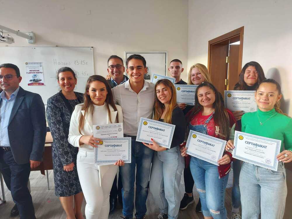 Община Сливен: Представяне на ученици от Професионална гимназия по икономика - Сливен на Национално ученическо състезание по Митнически и данъчен контрол