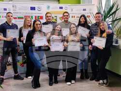 Представяне на ученици от Професионална гимназия по икономика - Сливен на Национално ученическо състезание по Митнически и данъчен контрол