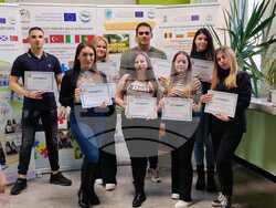 Представяне на ученици от Професионална гимназия по икономика - Сливен на Национално ученическо състезание по Митнически и данъчен контрол