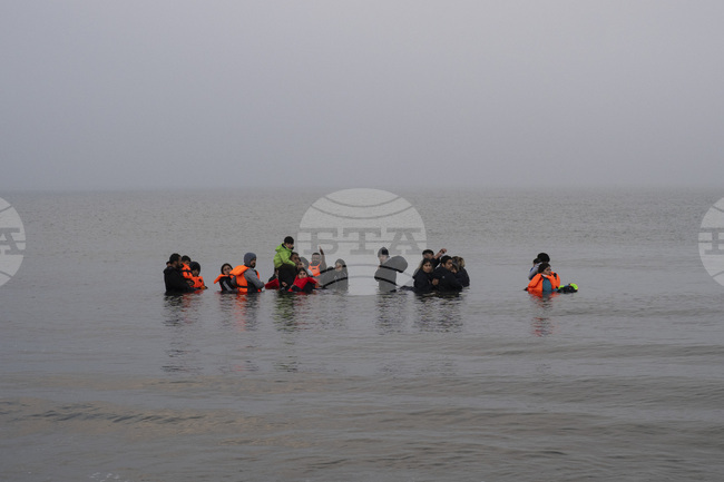 Великобритания наложи първите санкции срещу банди за трафик на хора