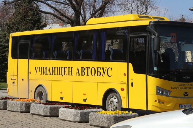 Отпуснати са допълнително 1 579 145 лв. за 2022 г. на общините за безплатния транспорт на деца и ученици