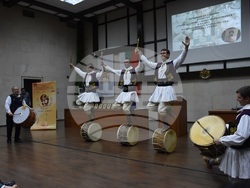 Кметът на Благоевград Илко Стоянов и Н.Пр. Мартина Фийни, посланик на Ирландия в България наградиха заслужили журналисти в конкурса „Сърце и слово срещу наркотиците“