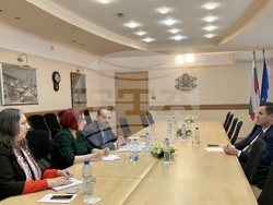 Снимка: Българска стопанска камара – Ръководството на Българската стопанска камара и браншови организации от хранително-питейната индустрия, които членуват в БСК, се срещнаха с министъра на икономиката. 