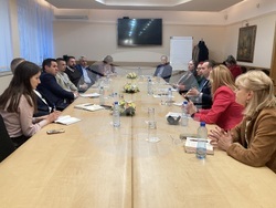 Снимка: Българска стопанска камара – Ръководството на Българската стопанска камара и браншови организации от хранително-питейната индустрия, които членуват в БСК, се срещнаха с министъра на икономиката. 