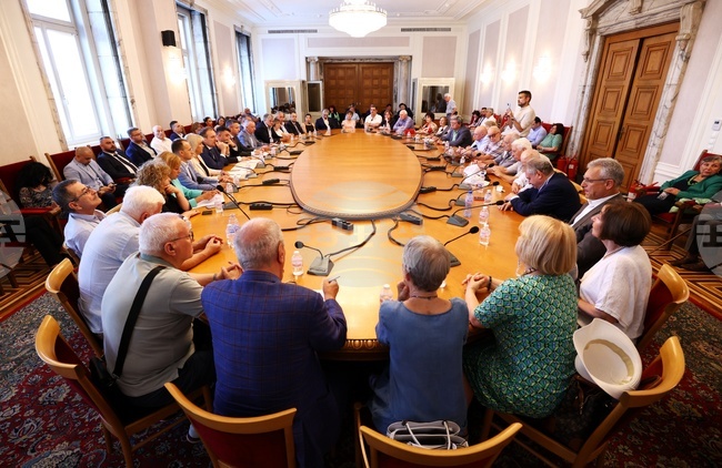 Кръгла маса на тема „За Конституцията и конституционализма днес“