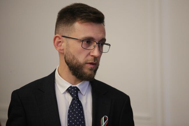 Служителите на МВнР искат заплати като на други ведомства, занимаващи се с въпросите на националната сигурност и суверенитет, каза председателят на синдикалната организация на дипломатическите служители