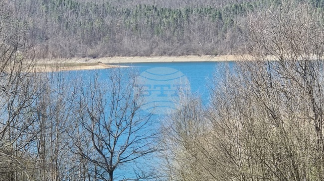 Увеличава се водният обем в язовир „Йовковци“ след валежите и снеготопенето в последните дни