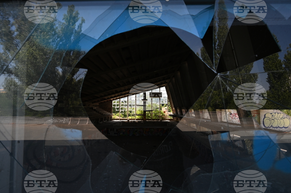 Изоставен плувен комплекс - разруха